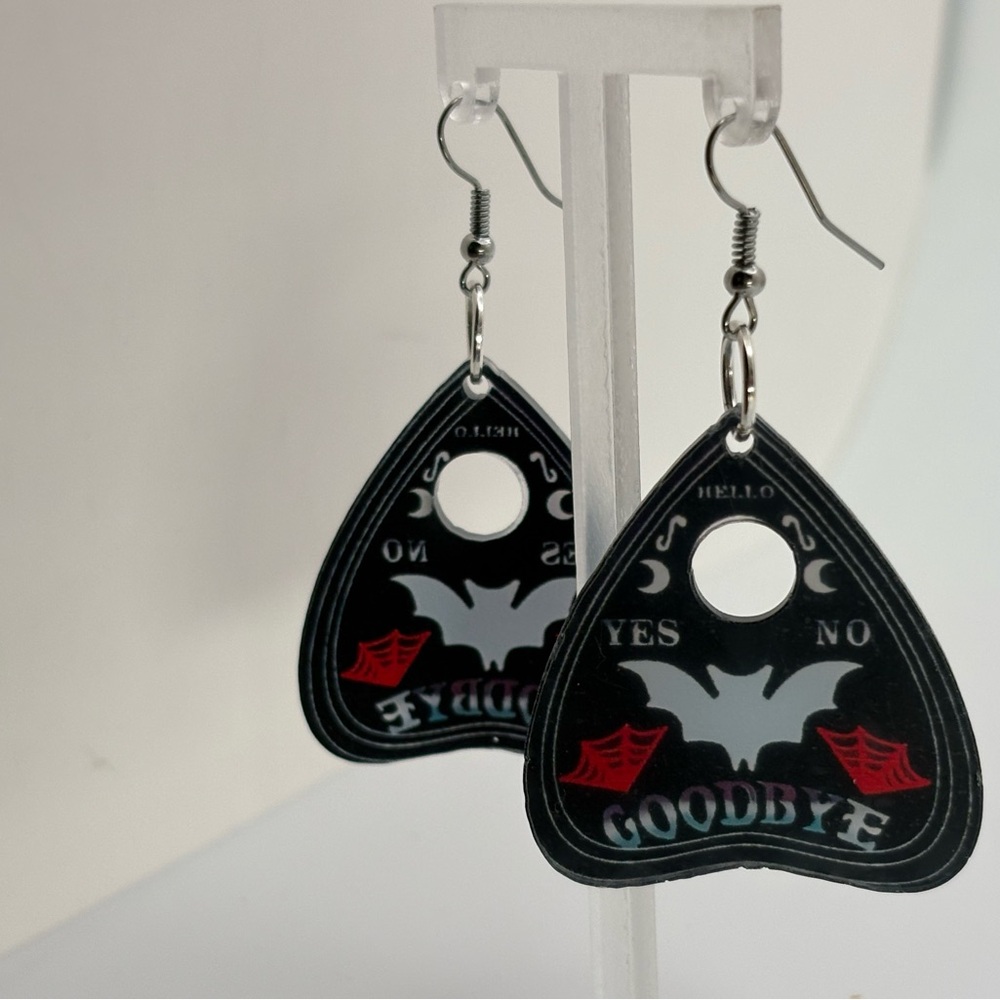 🦇 Bat Planchette Dangle Earrings – Mystical / Spooky Style – New